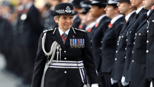 Londra Polis Şefi Dick görevini bıraktı