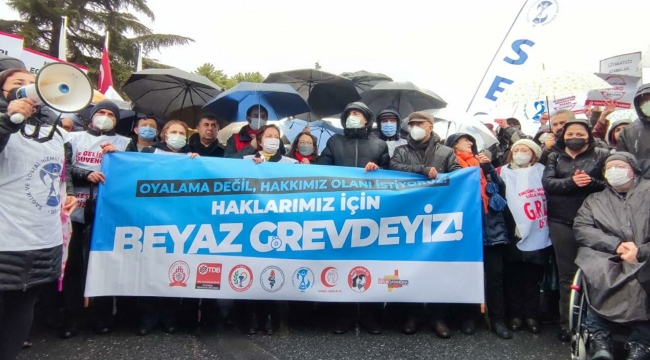 Sağlık çalışanları yurt çapında grevde