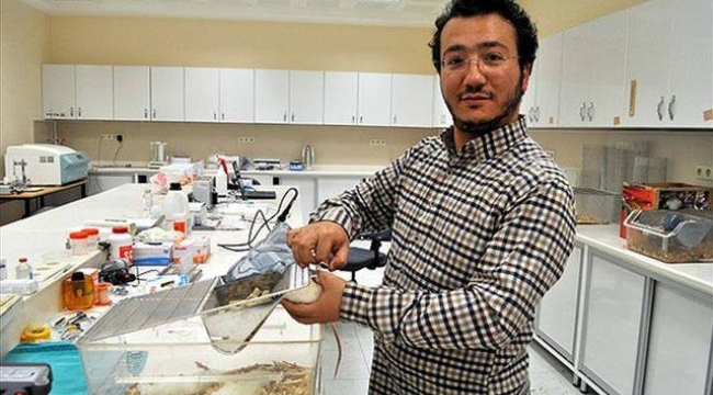 Şahan Gökbakar, Oytun Erbaş'ı tiye aldı