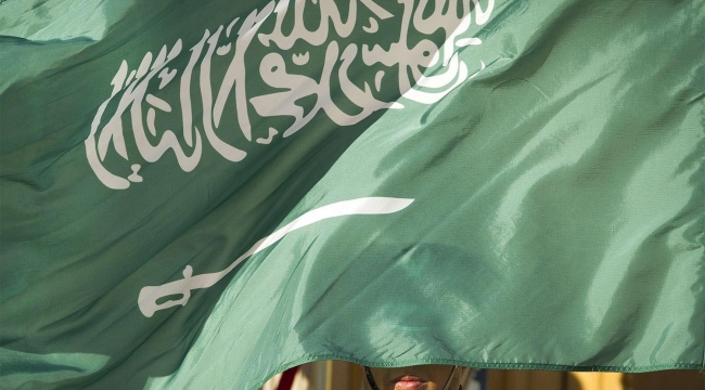 Suudi Arabistan, bayrak ve marşını değiştiriyor