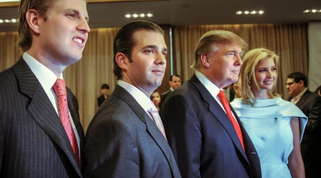 Trump yolsuzluk sebebiyle mahkemeye çağrıldı
