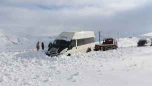 Van'da 2 minibüsten 107 kaçak göçmen çıktı 