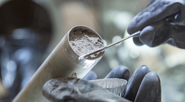 50 yıl önce toplanan Ay toprağı inceleniyor