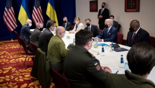 Biden, Varşova'da Ukraynalı bakanlarla buluştu