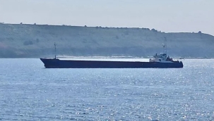 Çanakkale Boğazı'nda yük gemisi karaya oturdu