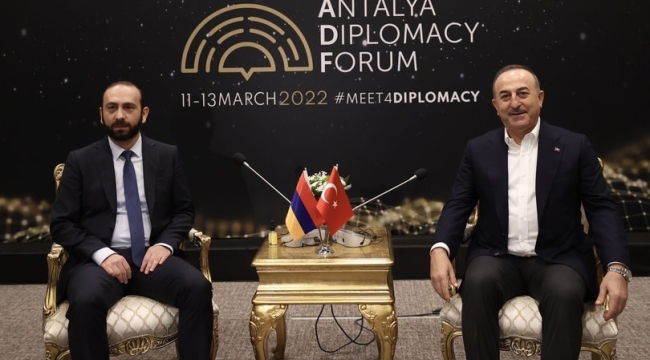 Çavuşoğlu, Ermeni mevkidaşı Mirzoyan ile görüştü