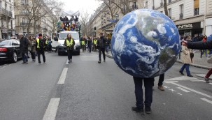 Fransa'da çevreciler iklim yürüyüşü yaptı