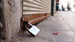 İflas edenlerin derneği de kepenkleri indirdi