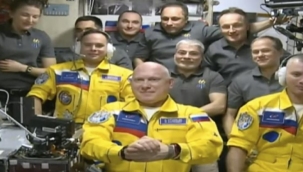 ISS'e giden Ruslardan "Ukrayna renkli" tulum