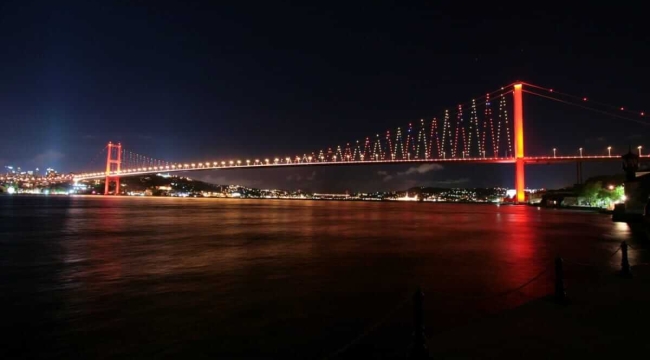 İstanbul Boğazı çift yönlü gemi trafiğine kapatıldı