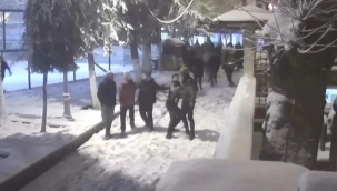 İstanbul'da kartopu savaşı silahlı kavgaya dönüştü