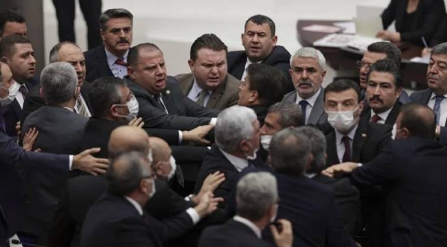 MHP'li Yılmaz CHP'li Gökçel'e yumruk attı