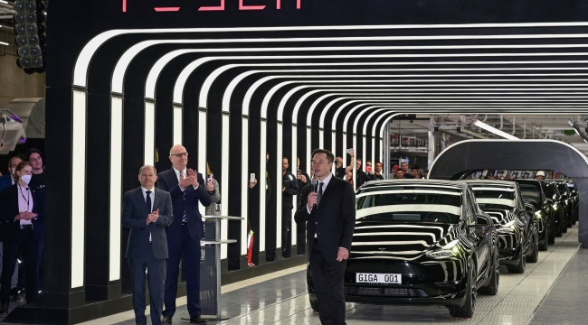 Musk, Tesla'nın Avrupa'daki ilk fabrikasını açtı