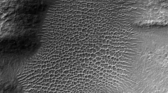 NASA, Mars kumullarının fotoğrafını paylaştı