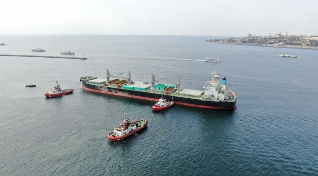 Haydarpaşa Limanı'nda yük gemisi karaya oturdu