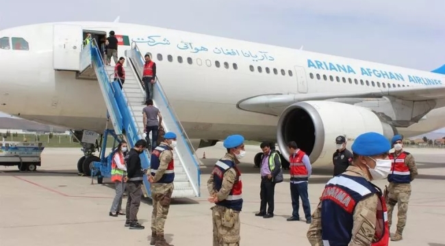 227 kaçak Afgan göçmen daha sınır dışı edildi