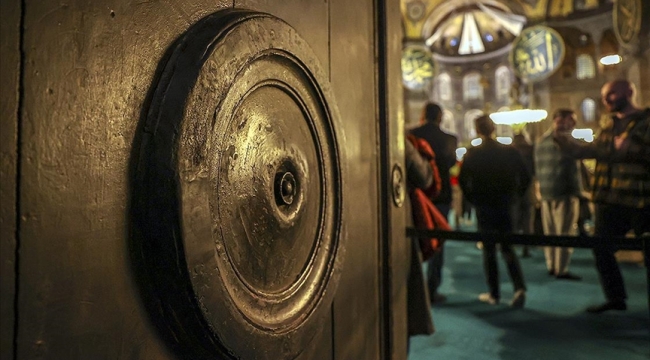 Ayasofya Camii'nin "İmparator Kapısı" onarıldı