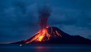 Endonezya'da bir yanardağ patladı