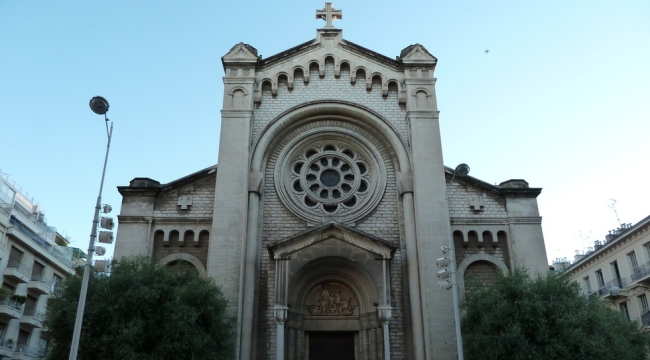 Fransa'da kilise ayininde bir rahip bıçaklandı