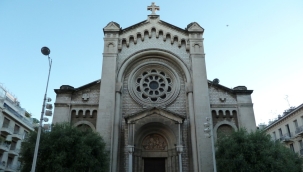 Fransa'da kilise ayininde bir rahip bıçaklandı