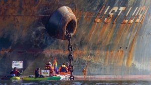 Greenpeace, Rus petrol tankerine eylem düzenledi