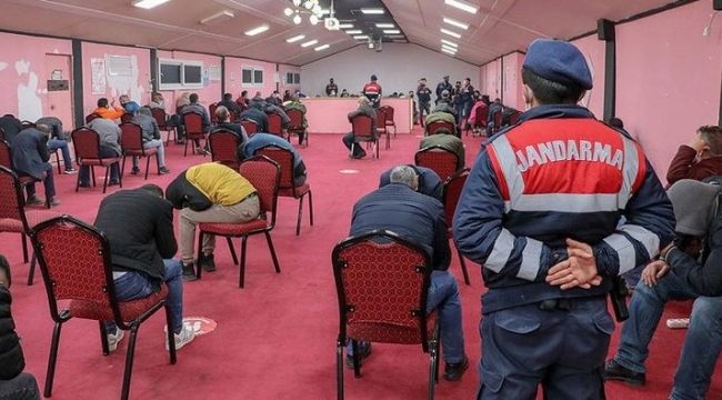 İzmir'de jandarma kumar oynatan sendikayı bastı