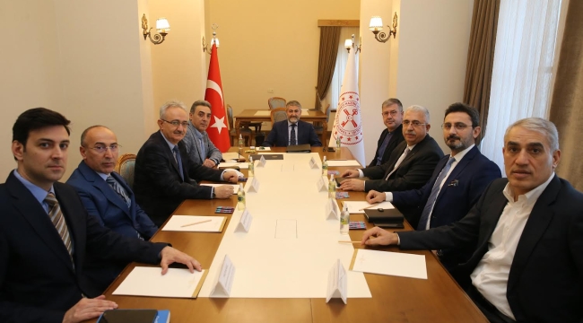 Nebati, altın rafinerileri yöneticileriyle görüştü