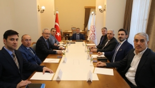 Nebati, altın rafinerileri yöneticileriyle görüştü