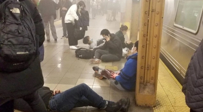 New York metrosunda silahlı saldırı: 13 yaralı