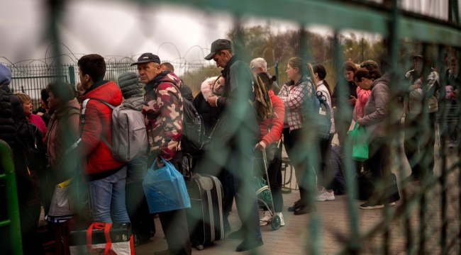 Son 24 saatte en az 45 bin kişi Ukrayna'dan kaçtı