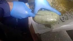 Yaprak salamurası bidonunda 1 kg eroin bulundu