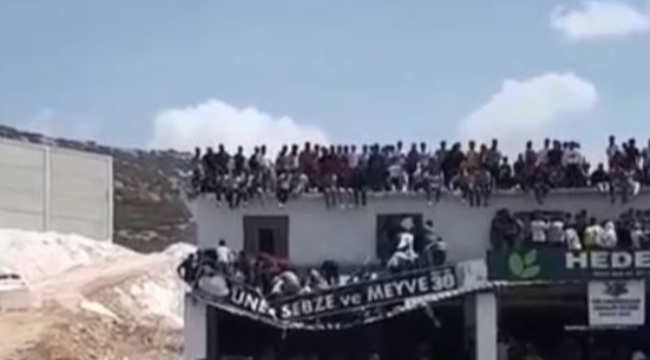 Antalya'daki drift festivalinde balkon çöktü