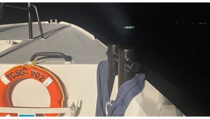 Çeşme açıklarında 25 düzensiz göçmen yakalandı