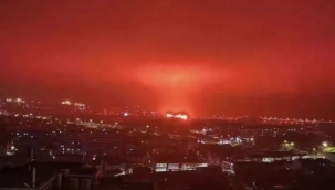 Çin'de gökyüzü kızıla boyandı
