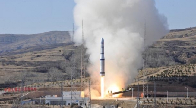 Çin, uzaya 5 yeni uydu gönderdi