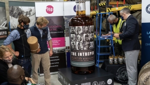 Dünyanın en büyük viskisi 1,4 milyon dolara satıldı