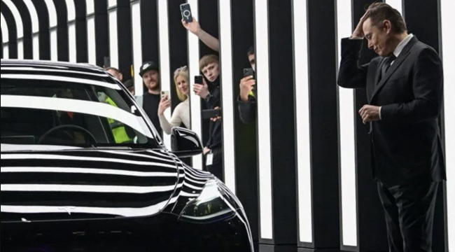 Elon Musk Çinli işçileri övdü, Amerikalıları yerdi