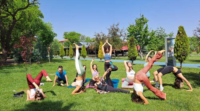 Eskişehir'de parkta yoga etkinliği engellendi