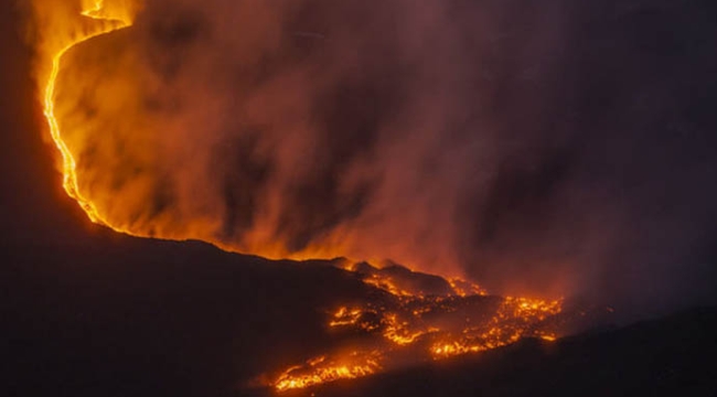 Etna Yanardağı yine lav püskürttü