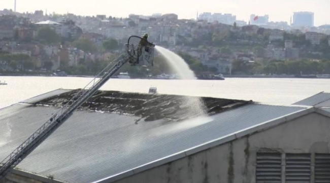 Haliç Tersanesi'nde yangın kontrol altına alındı
