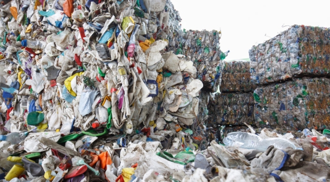 İngiltere'de binlerce kişi "plastik atık" sayacak