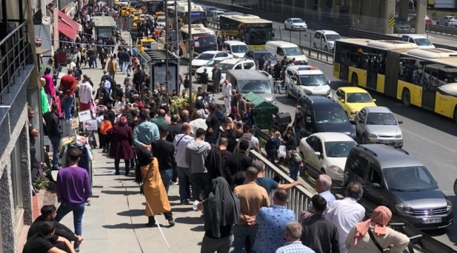İstanbul'da bayram öncesi ucuz baklava kuyruğu