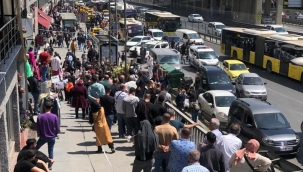 İstanbul'da bayram öncesi ucuz baklava kuyruğu