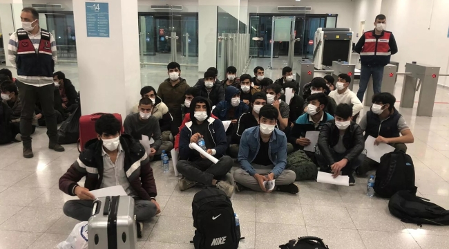 Kaçak 192 Afgan, uçakla ülkelerine gönderildi