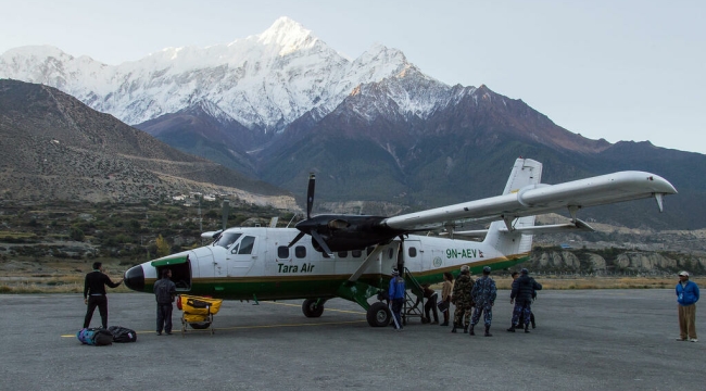 Nepal'de 22 kişiyi taşıyan bir uçak kayboldu