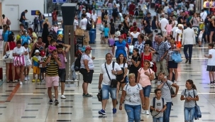 Nisan ayında yabancı turist sayısı 2,5 milyonu aştı