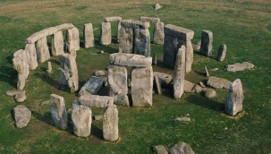 Stonehenge'in etrafında gizemli çukurlar bulundu
