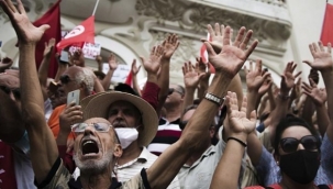 Tunus'ta gösteri: Muhalefet partileri kapatılsın