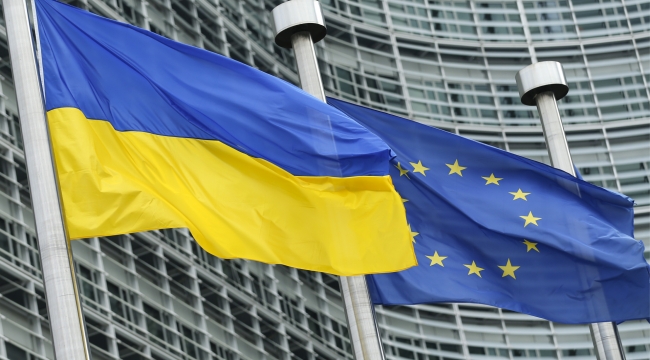 AB, Ukrayna ve Moldova'yı "aday ülke" yaptı