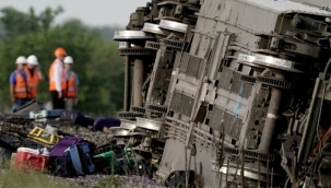ABD'de bir tren kamyonla çarpıştı: 3 ölü